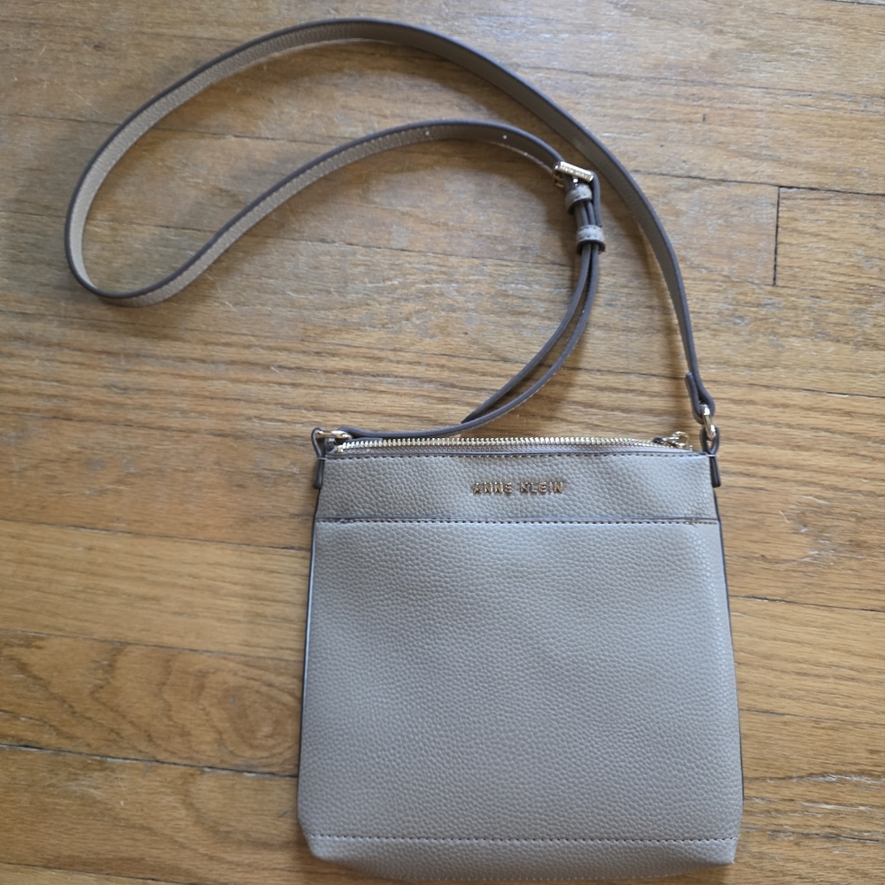 Nine West Tan Crossbody Bag with Adjustable Strap and Structured Design